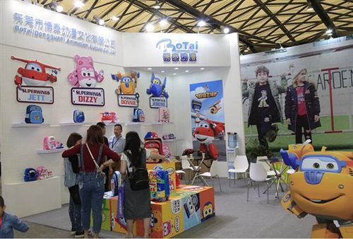此次中国婴童展还设立了"授权婴童用品专区",引进了b.